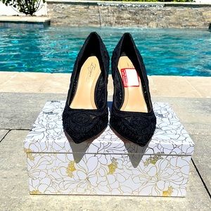 Black lace Vince Camuto heels size 5.5